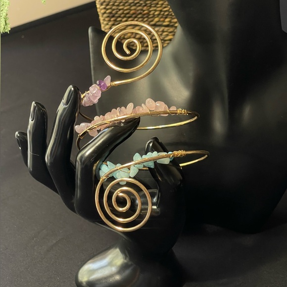 Alexandrine - Irregular Natural Stones Spiral Upper Arm Bracelet - Picture 3 of 6